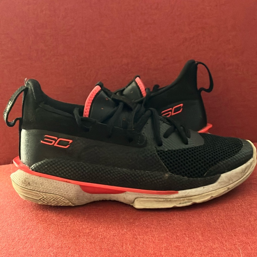 Curry 7 betta red youth 5.5